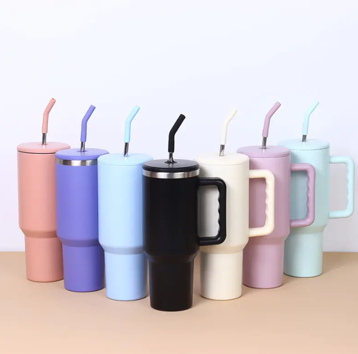 40oz Tumbler with Handle and Straw Combines Large Capacity with Easy Carrying